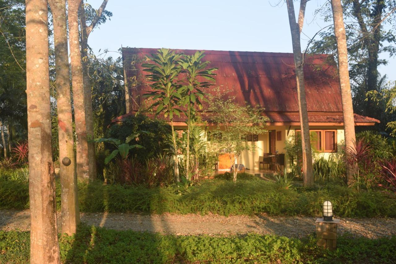 Hotel Manora Garden à Phang Nga Extérieur photo