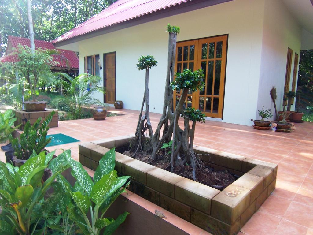 Hotel Manora Garden à Phang Nga Extérieur photo